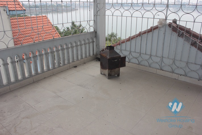 Lake view House for rent in Tay Ho district, Ha Noi